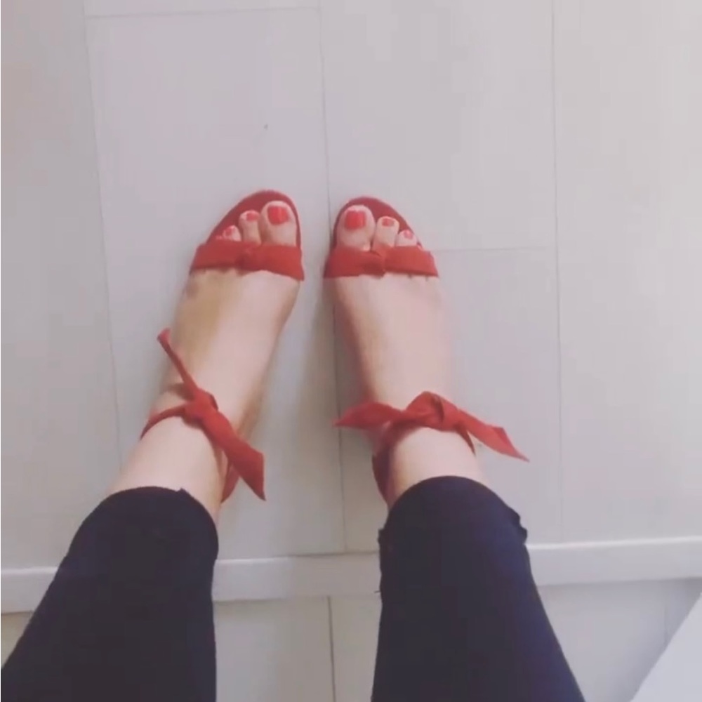 Only worn 3x - this colour is no longer available in the market.